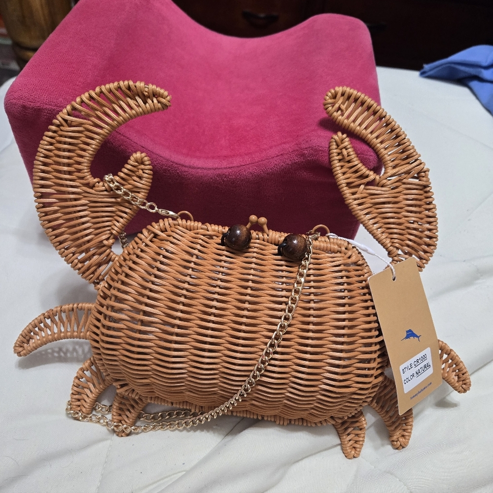 NWT Tommy Bahama Viral Wicker Crab Purse.